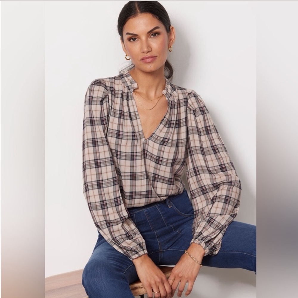 Evereve Skylar Plaid Top V-Neck Long Sleeves M